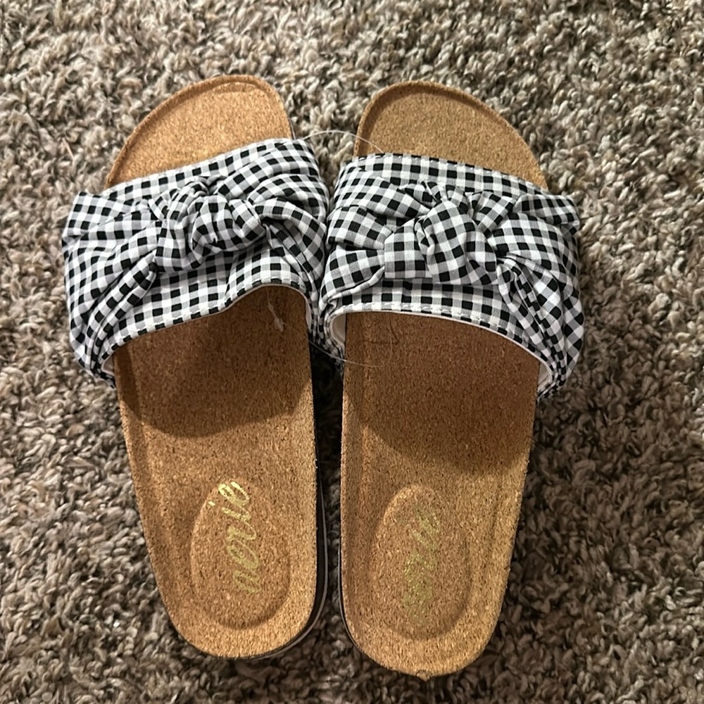 NWT Aerie Sandals